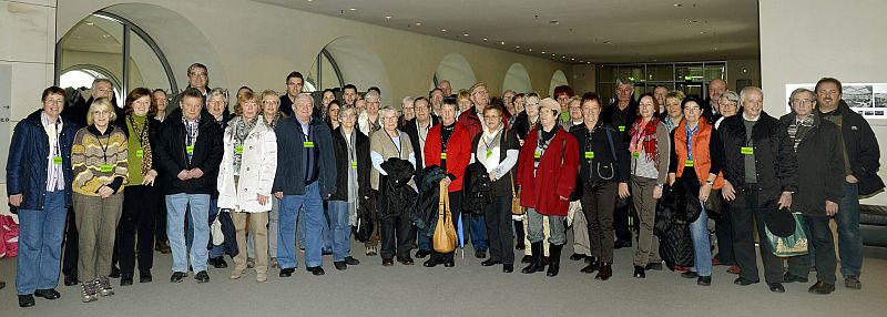 Ehrenamtliche aus dem Kreis Böblingen vor dem Plenarsaal des Deutschen Bundestages